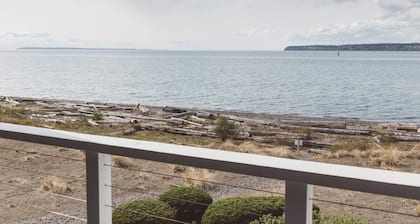 Romantic Waterfront Escape with Private Beach