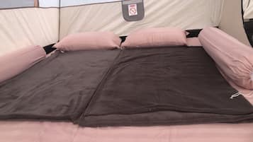 2 bedrooms, bed sheets