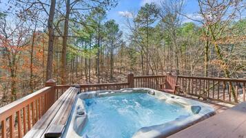 Tina de hidromasaje al aire libre