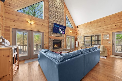 New! Creekside Cabin w/ Spa + Views, Sleeps 12!