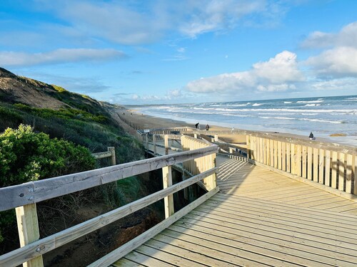 Ocean Breeze Family Getaway - Short drive to Beach, Wineries, Adventure Park