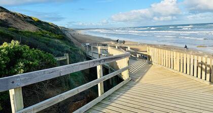 Ocean Breeze Family Getaway - Short drive to Beach, Wineries, Adventure Park