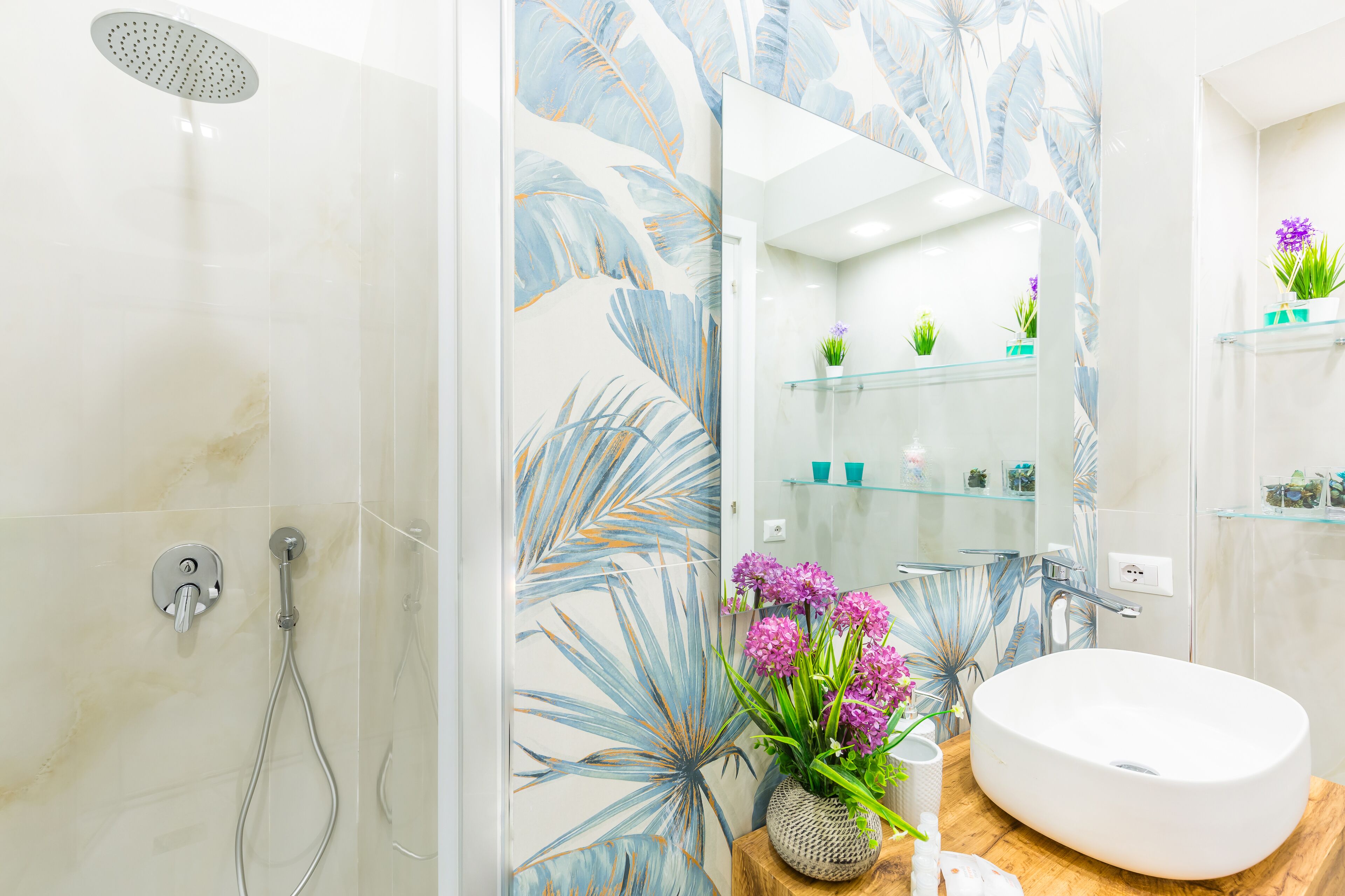 Deluxe Apartment | Bathroom | Shower, rainfall showerhead, hair dryer, bidet