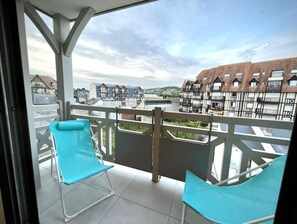 Property grounds - Standing, Centre, 2 Sdb 2 WC, Balcon, Parking (Deauville)