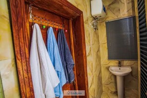 Dusche, Handtücher, Seife, Toilettenpapier