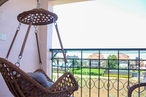 Executive Apartment | Balcony - Isomer Comfort Homes (Nakuru)