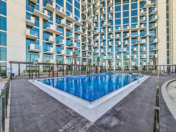 Outdoor pool - Lovely Studio with Cozy Balcony and Outdoor Pool (Dubai)