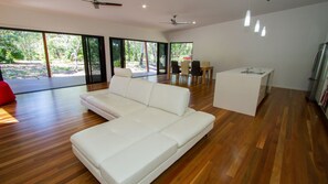 TV - Hidden Rise 84 Sunrise (Agnes Water)