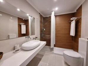 Doccia, asciugacapelli, asciugamani, sapone