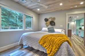 2 bedrooms, desk, iron/ironing board, free WiFi