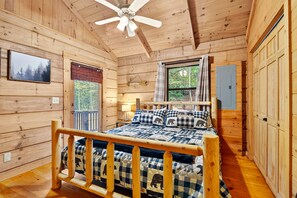 2 bedrooms, iron/ironing board, free WiFi, bed sheets - Bear River offers secluded paradise, pet-friendly, minutes from Toccoa River, boasting a hot tub, firepit, and tranquil ambiance (Mineral Bluff)