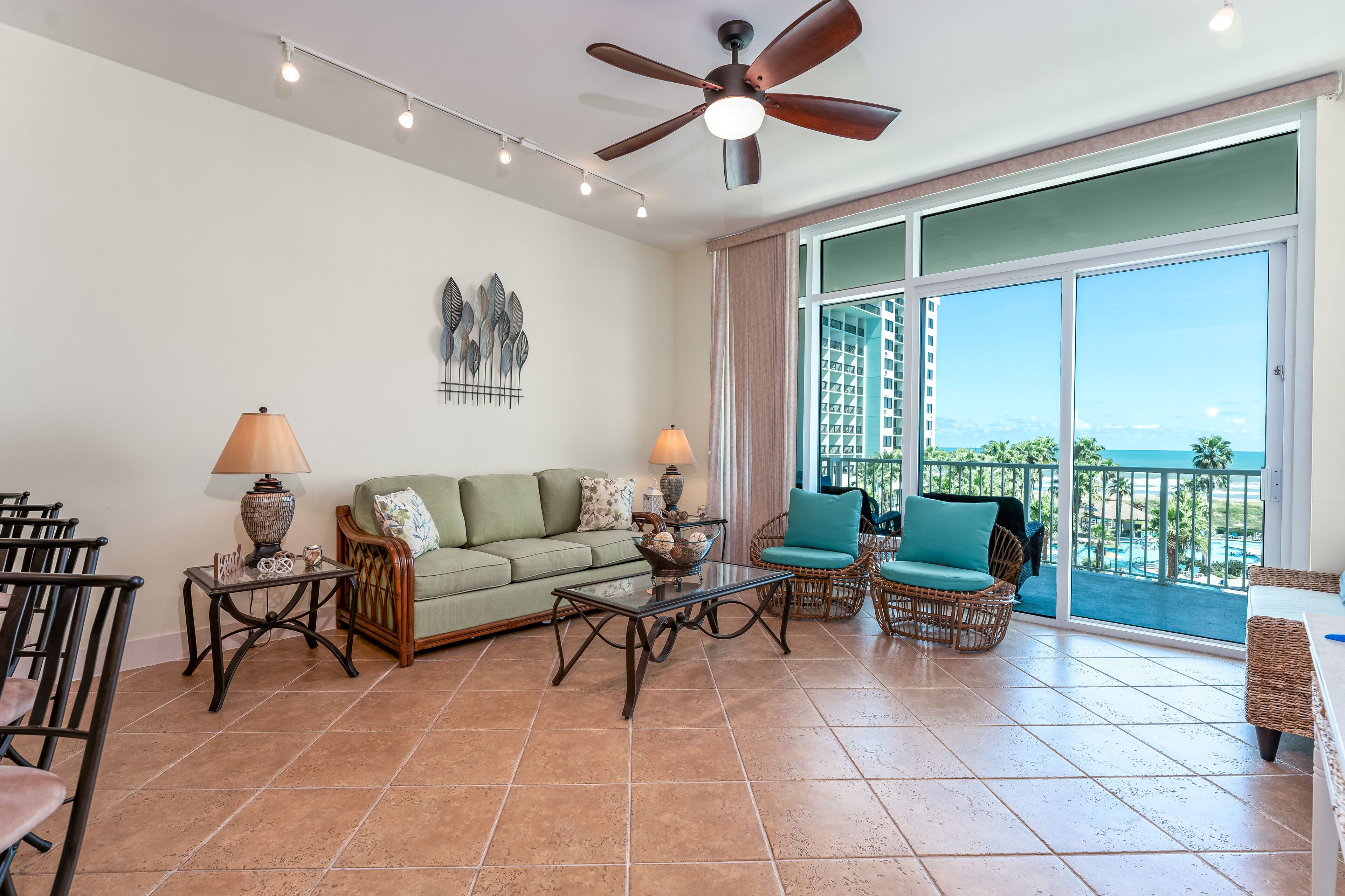 Een televisie en een dvd-speler