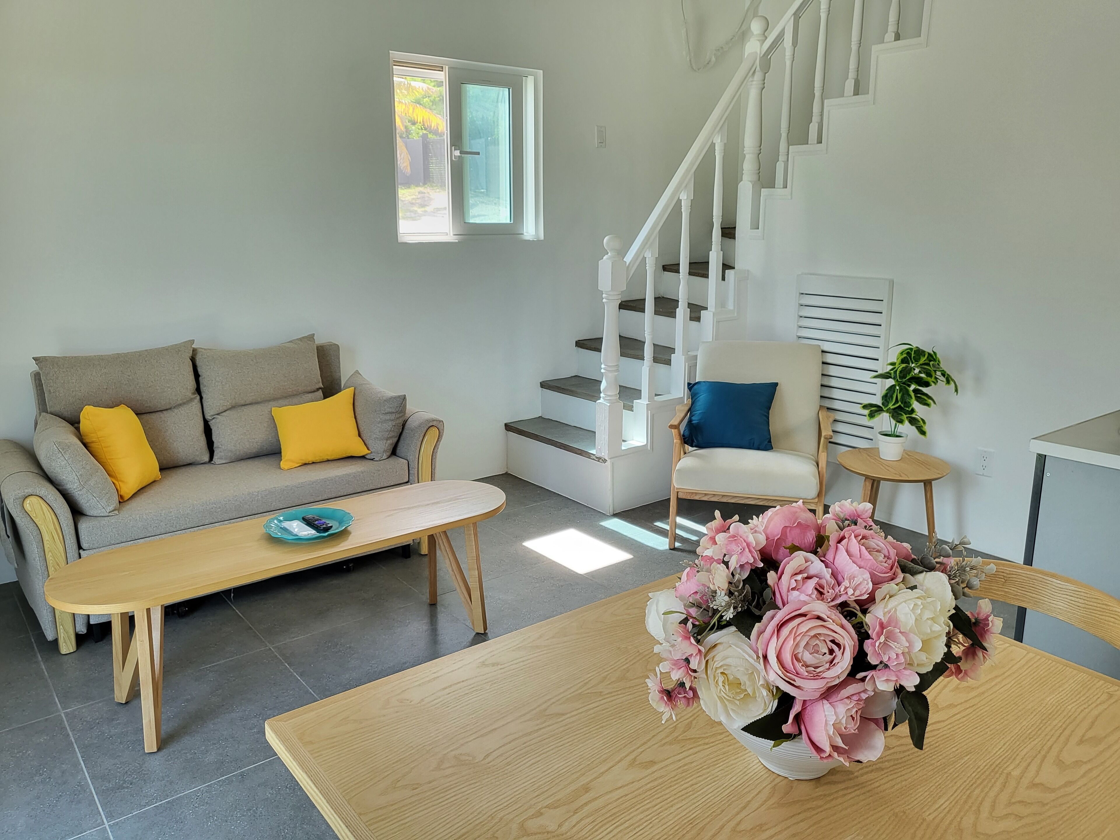 Deluxe Villa | Living area | Smart TV, books, streaming services