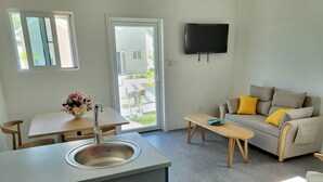 Deluxe Villa | Living area - Crawlbay Suites (Mamora Bay)