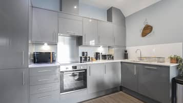 Apartment | Private kitchen | Full-size fridge, microwave, oven, stovetop