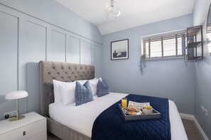 Appartement | 2 chambres, décor unique, ameublement unique, fer et planche à repasser