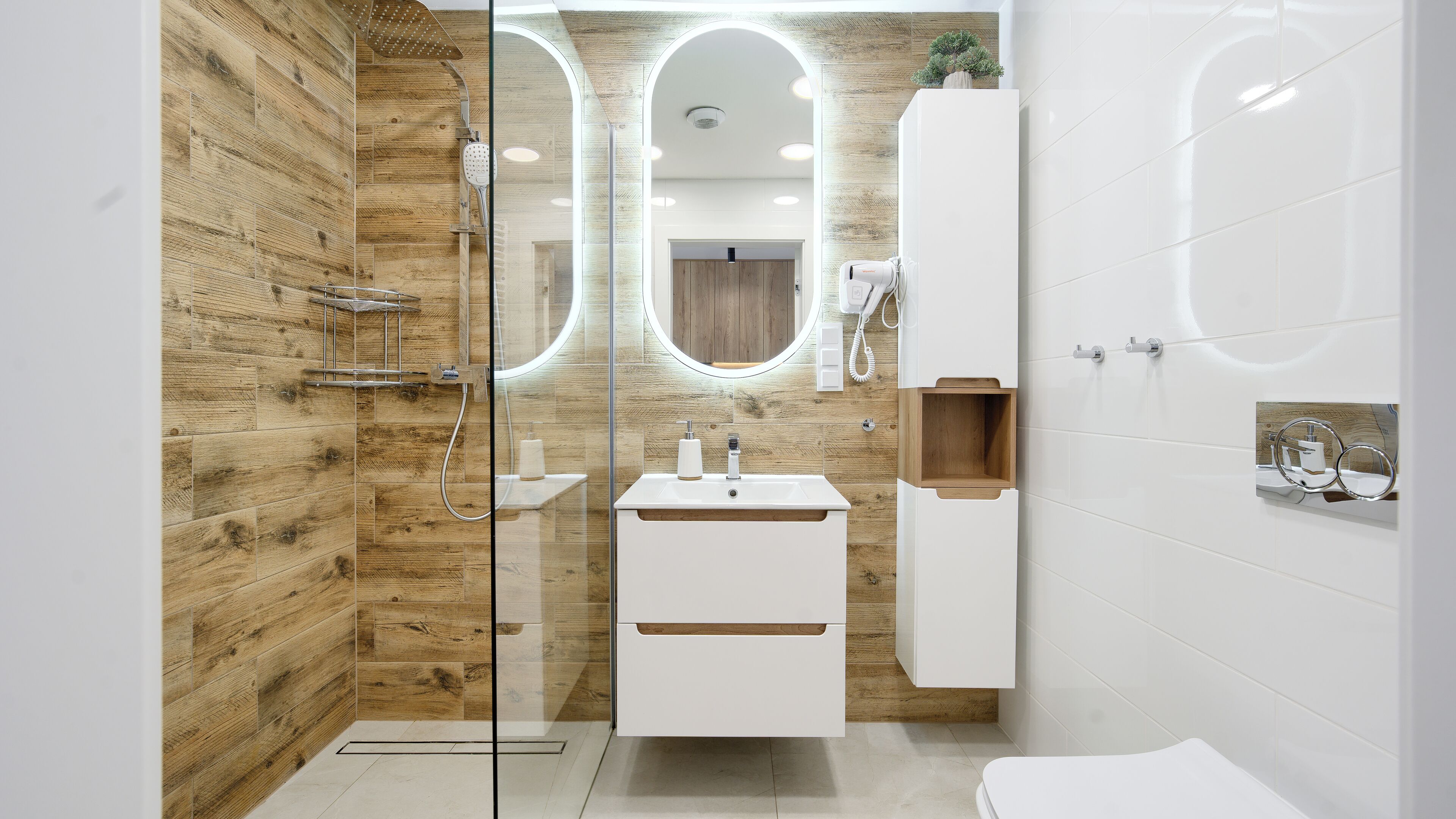 Departamento (117M/ M55) | Baño | Regadera, secadora de cabello, toallas 