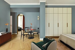 Suite King Deluxe | 1 bedroom, down comforters, in-room safe, individually decorated - Casa Brivio (Milan)