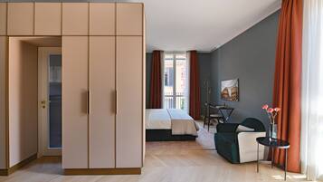 Junior-Suite | 1 Schlafzimmer, Daunenbettdecken, Zimmersafe, individuell dekoriert