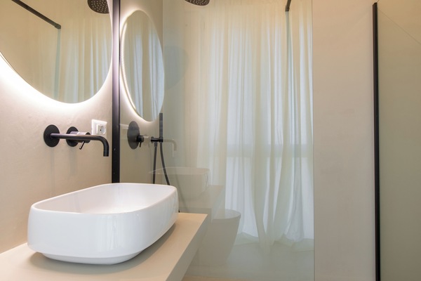 Ducha, secador de pelo, bidet, toallas