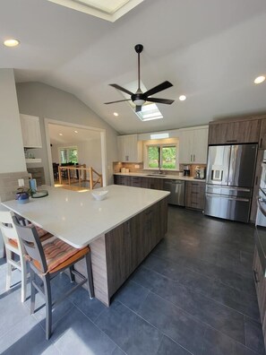 Fridge, microwave, oven, stovetop - Webster Lake Escape! (Franklin)