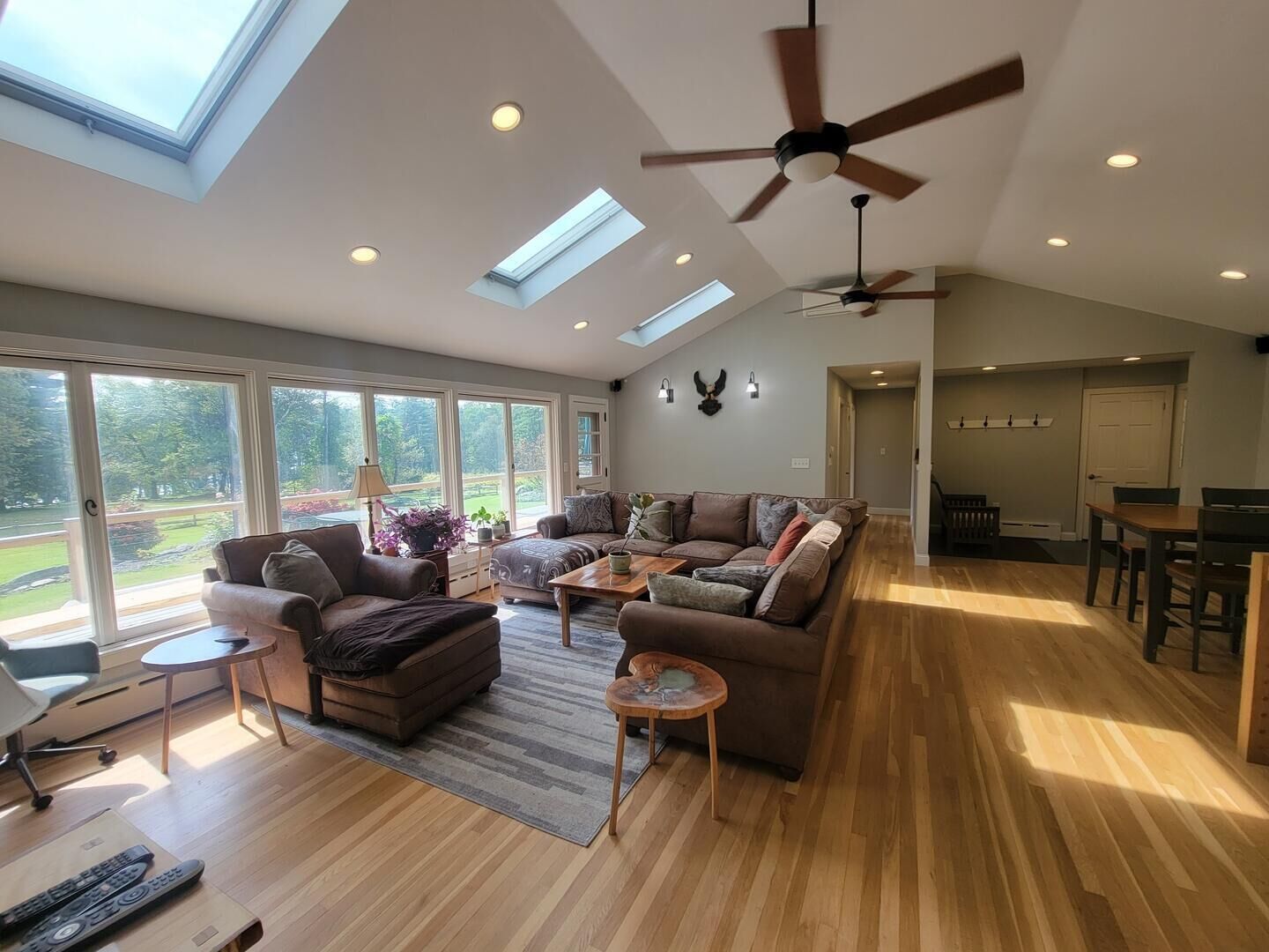 Älytelevisio, kirjoja, työhuone