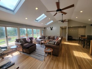 Smart TV, books, offices - Webster Lake Escape! (Franklin)