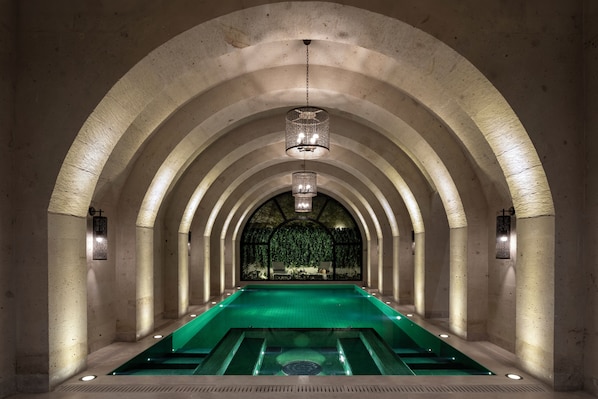 Piscine intérieure