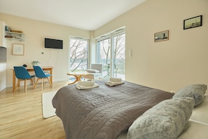 Deluxe Apartment | 1 bedroom, iron/ironing board, WiFi (free), bed sheets