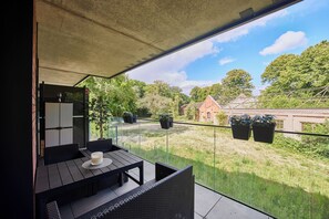 Apartemen Comfort | Teras/patio