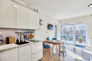 Deluxe Apartment | Private kitchenette