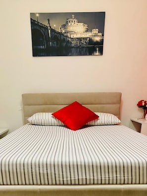 1 chambre, fer et planche à repasser, Wi-Fi gratuit, draps fournis