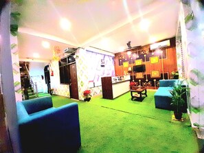 21-inch LED TV with satellite channels - Shiv Resort by ITLON HOTELS (Narendranagar)