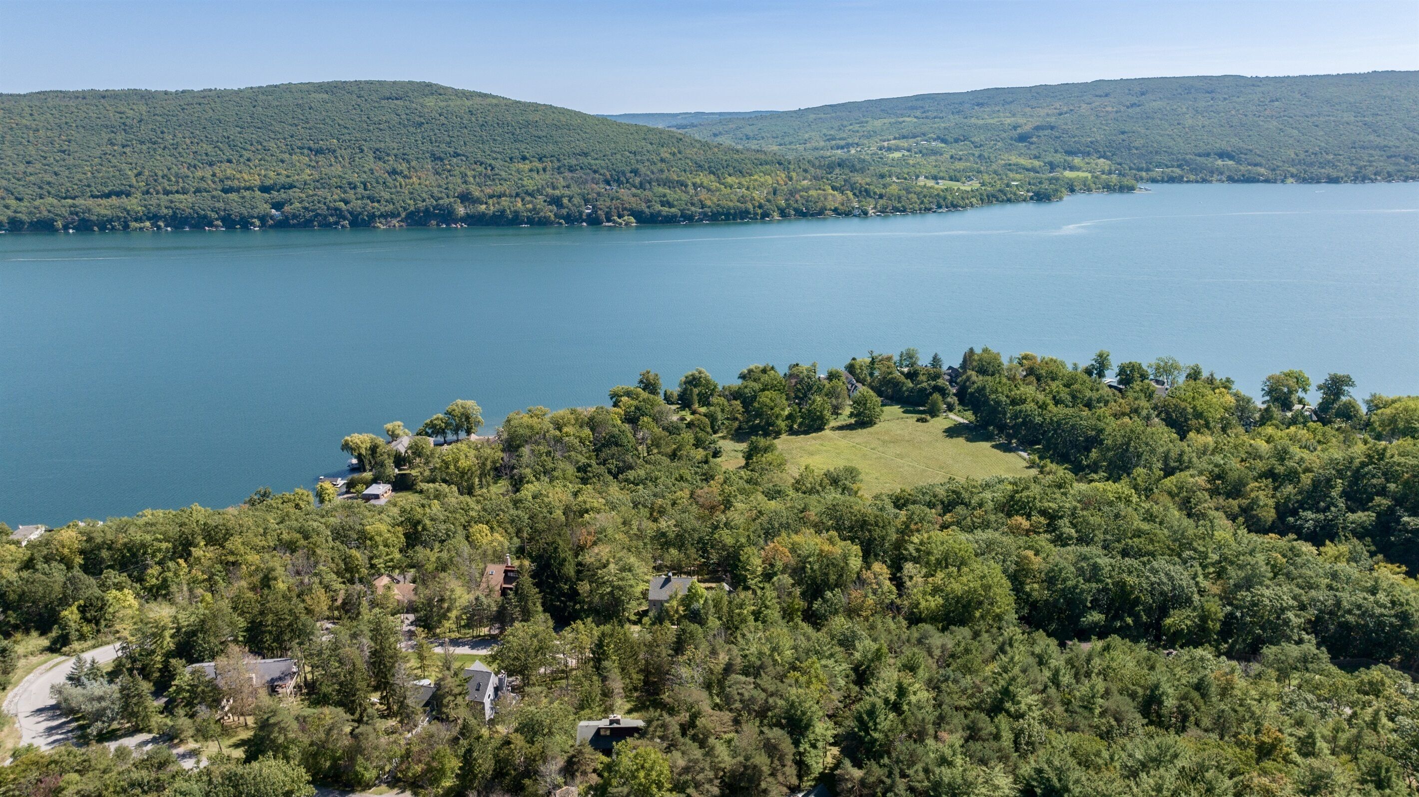 Escape to Peak-a-Boo Lake – Your Secluded Hideaway with Lake & Beach access