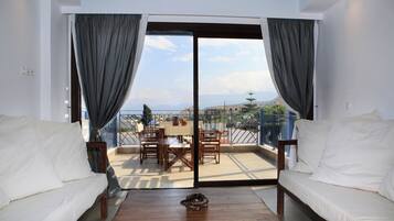 Superior Apartment, 3 Bedrooms, Private Pool, Sea View | Frette Italian sheets, premium bedding, down duvets, Tempur-Pedic beds