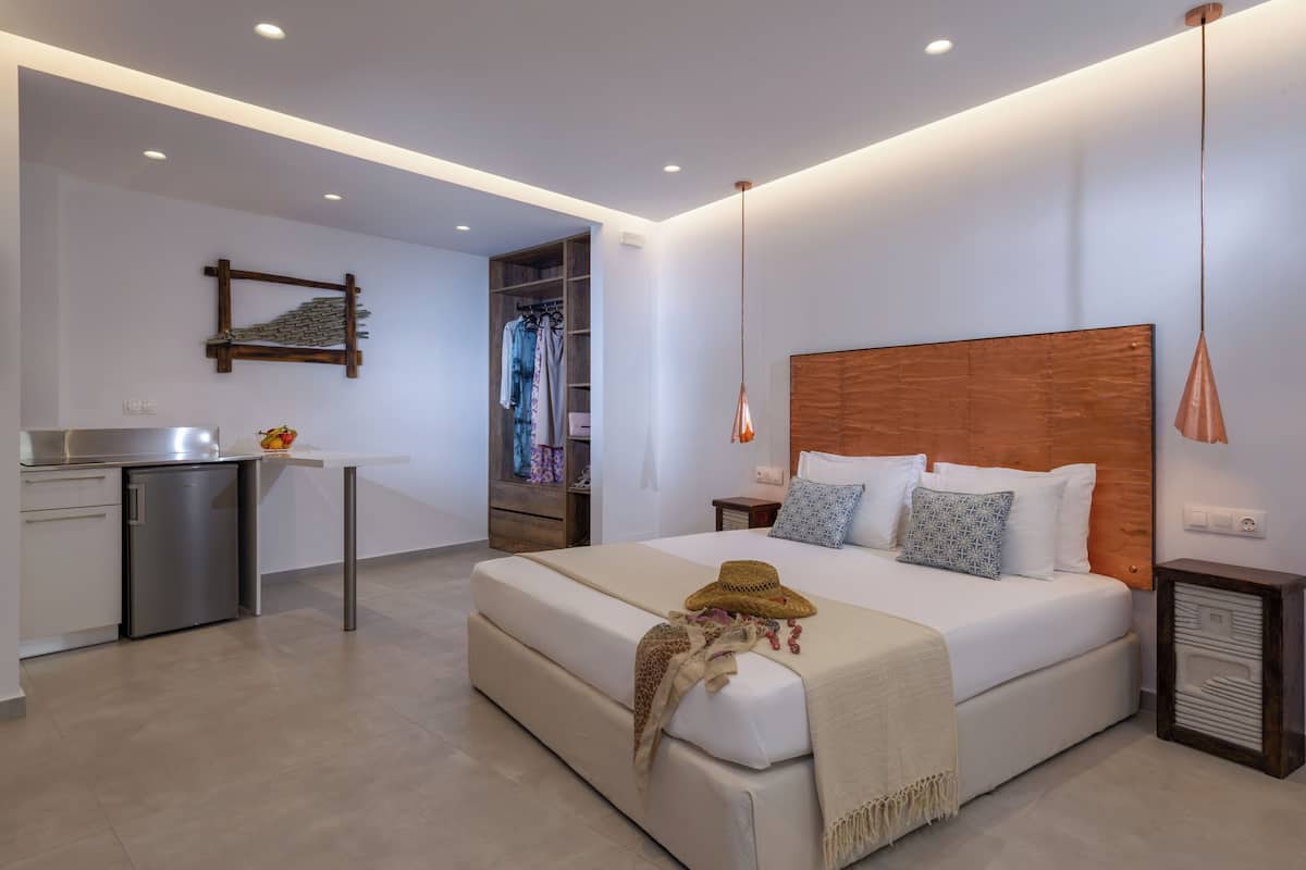 Studio, 1 Bedroom