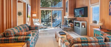 Smart-TV, Kamin, Arbeitsbereiche