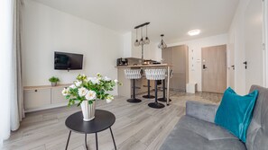 Apartemen (18) | Area keluarga | TV layar datar