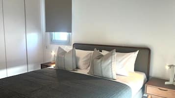 Luxury Apartment | 1 bilik tidur, peti besi dalam bilik, langsir/tirai gelap terus