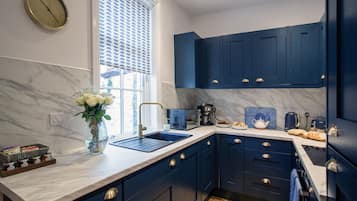 Rumah | Dapur pribadi | Lemari es, microwave, oven, dan kompor