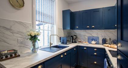 Cosy 2 Bedroom Cottage in a World Heritage Village