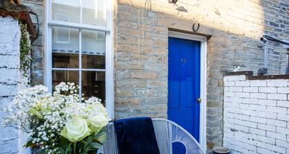 Cosy 2 Bedroom Cottage in a World Heritage Village