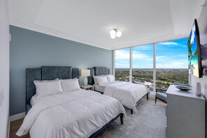 4 bedrooms, iron/ironing board, WiFi, bed sheets