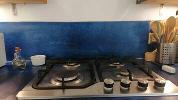 Cookware/dishes/utensils