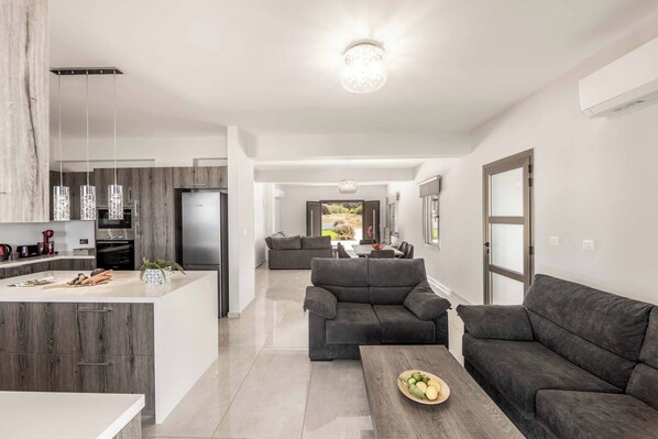 Villa (4 Bedrooms) | Interior