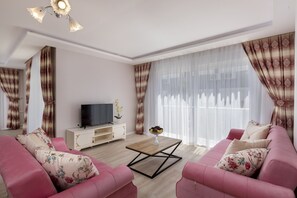 Luxury Apartment | Blackout curtains, soundproofing, iron/ironing board, free WiFi - Onix Apart Hotel (Konyaalti)