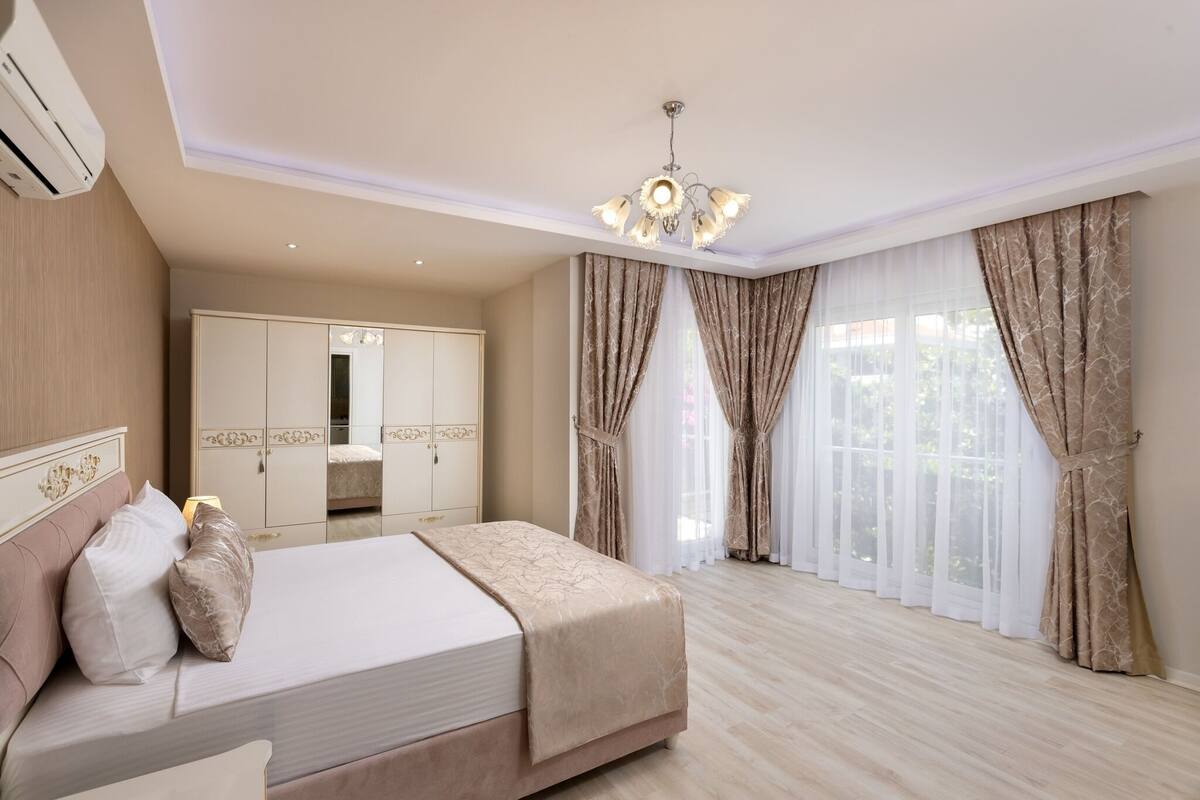Blackout drapes, soundproofing, iron/ironing board, WiFi (free)