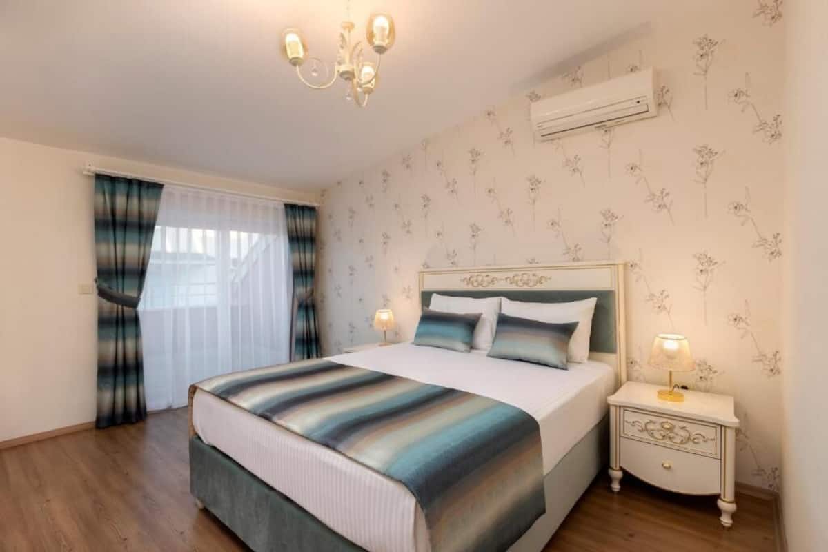 Blackout curtains, soundproofing, iron/ironing board, free WiFi