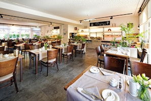 Free daily buffet breakfast