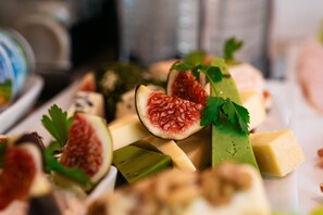 含每日吃到飽早餐